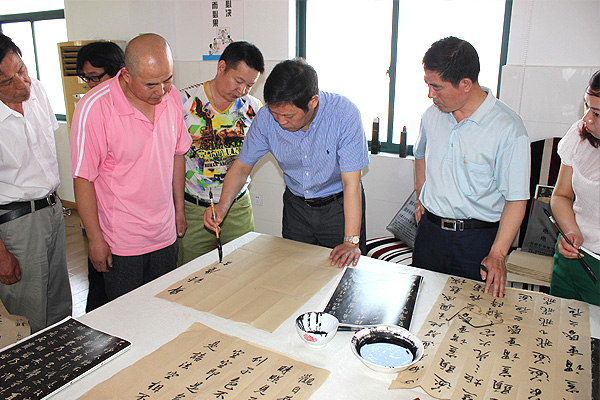 中國(guó)人民大學(xué)、北京師范大學(xué)王學(xué)嶺書(shū)法工作室在安邦集團(tuán)面授會(huì)(圖2)